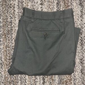 Amazon Essentials Men's Pleated Dress Pants - Sage Green (W32 L34)